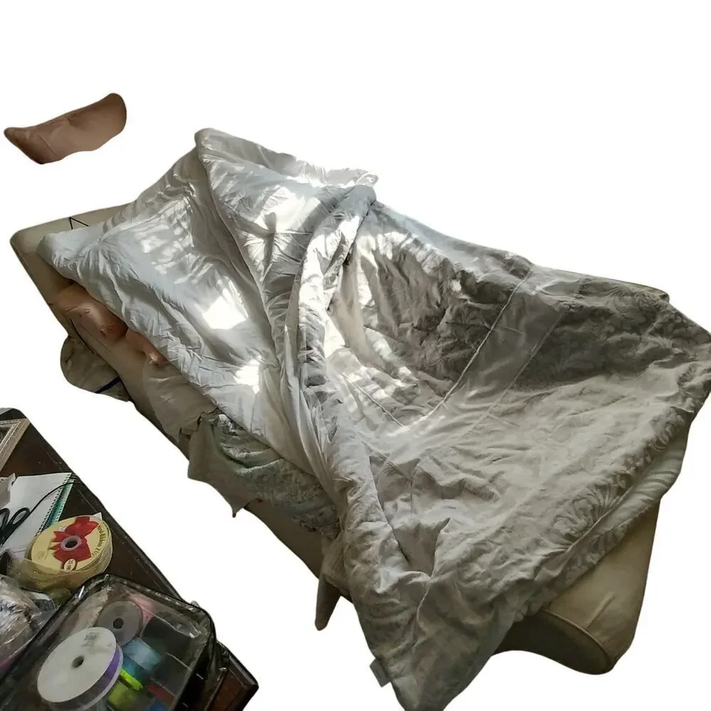 AT HOME! ECRU & CREAM HEAVY DAMASK W/CREAM INSETS LUXURY COMFORTER! QUEEN SIZE!